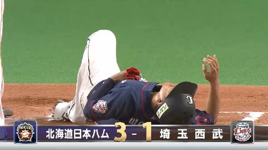 ６回表２栗山タイムリー脇谷負傷 (3)