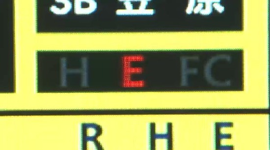 ６回表１中村エラー (1)