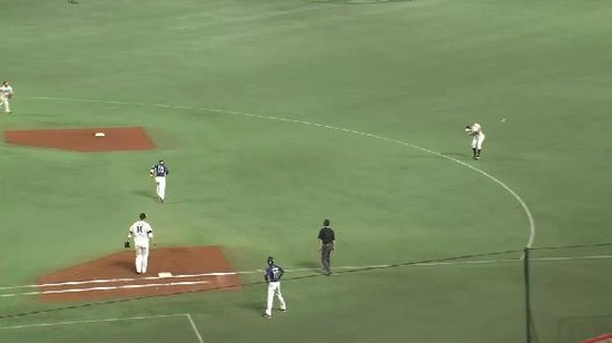 ７回表２炭谷セカンド強襲ヒット１塁３塁 (2)