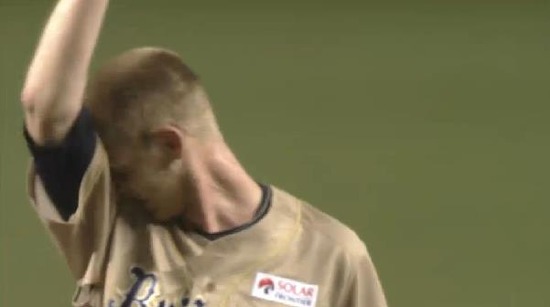 ４回裏２中村フォアボール満塁ノーアウト (1)