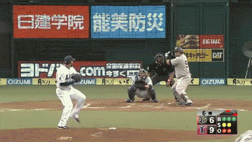 ６回表４秋山ランニングキャッチ (1)