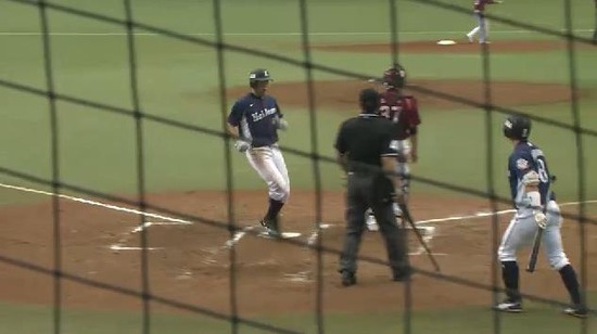 2回裏3栗山タイムリー (2)