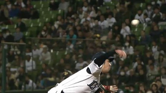 8回表2糸井カーブで三振 (2)