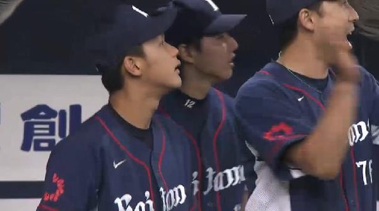 ９回裏５中村満塁弾 (9)