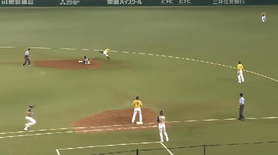 ５回表１フォアボール浅村エラー１アウト１塁２塁 (2)