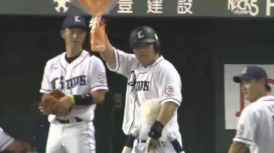 ４回裏３おかわりメモリアル弾 (8)