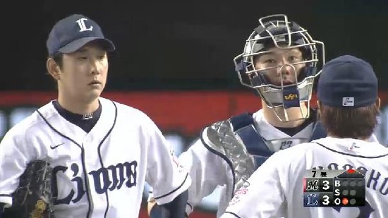 ７回表２バント１アウト２塁バスケス (2)