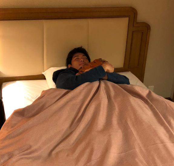 8574