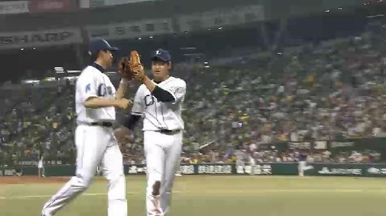 ７回表１秋山ファインプレー (2)