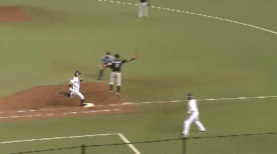 ７回裏１外崎エラーで出塁