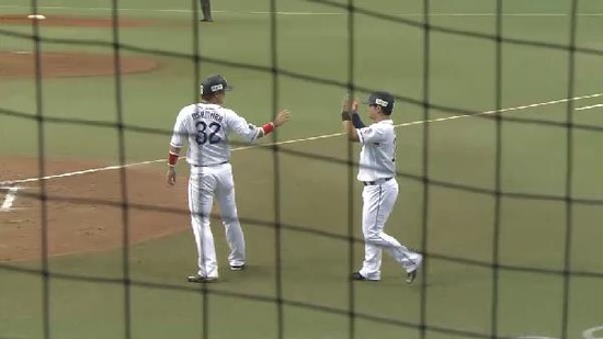 ６回裏３炭谷2点タイムリー (4)