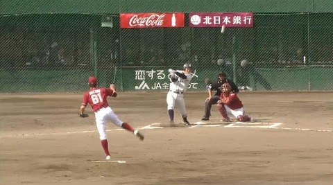 ６回表１秋山２ベース猛打賞 (1)