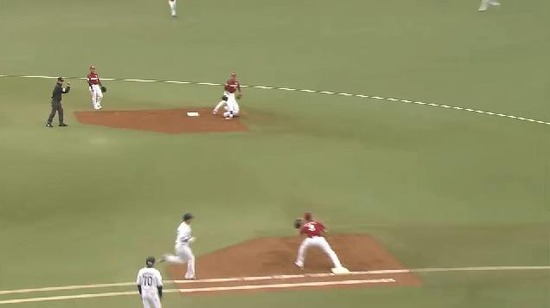 １回裏２浅村併殺 (2)