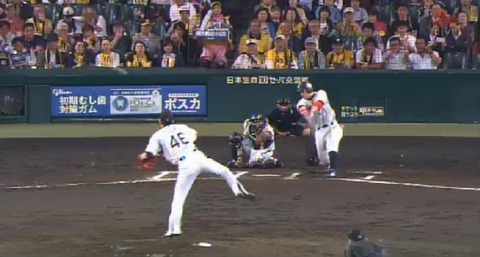 ６回表２炭谷３ベース (1)