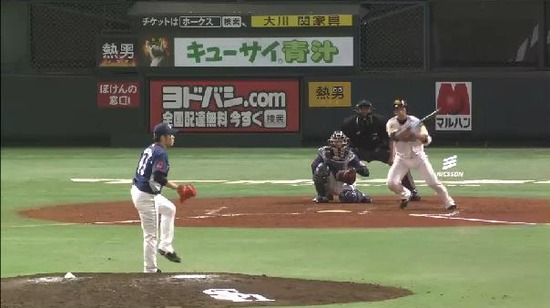 ９回裏１塚田ヒット、フォアボール１塁２塁 (1)