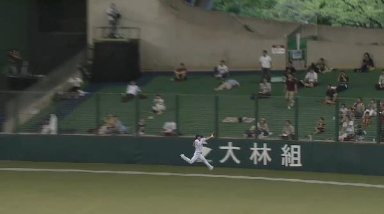 3回表1秋山ファインプレー (2)