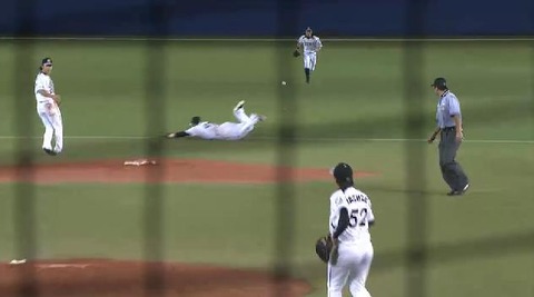 ８回表４渡辺ヒット１塁３塁 (3)