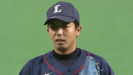 ５回裏１ヒットとフォアボール２つ１アウト満塁 (3)