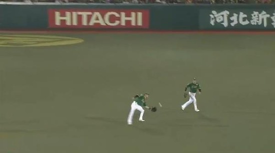 ４回表１セカンドのエラーランナー２塁 (1)