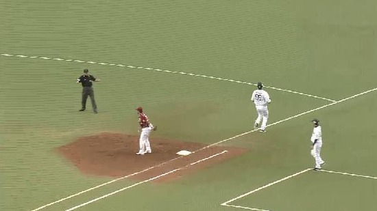 ８回裏４メヒアサードゴロ併殺は免れる (3)