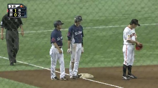 ３回表３栗山バント (2)