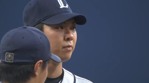 4回裏2ペーニャ四球 (3)