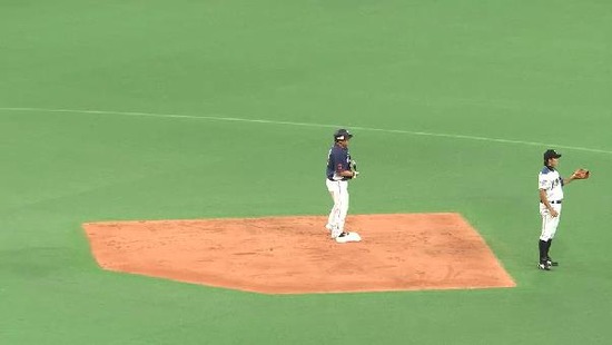 8回表1おかわり2ベース (1)