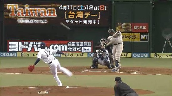 ２回表２ブランコ２ベース２塁３塁 (2)