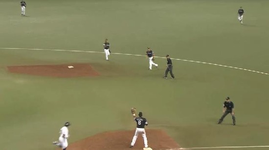 8回裏2森ショートゴロ (3)