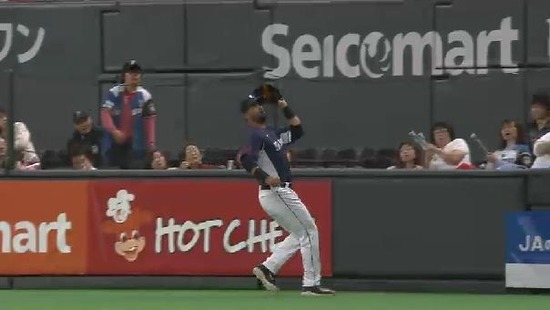 1回裏４中田ファールフライ (3)