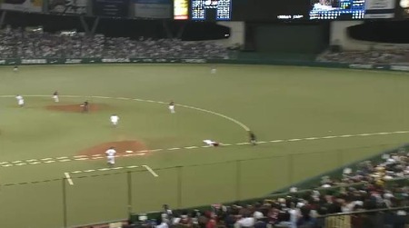 ６回裏２秋山タイムリー２ベース (2)