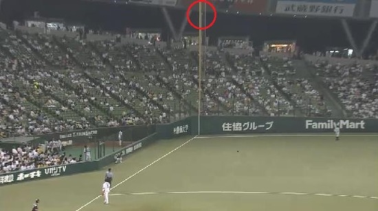 ５回表１クルーズポール直撃のHR (4)