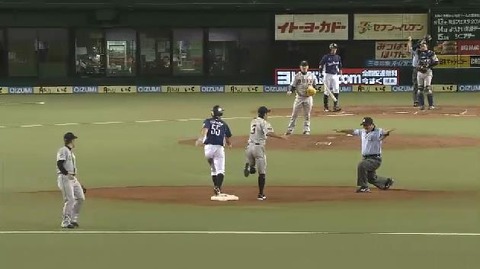 2回裏2秋山盗塁