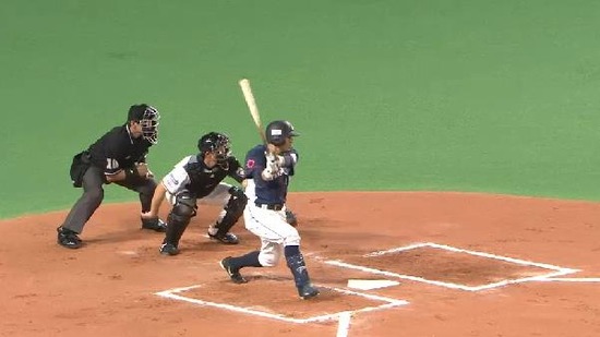 ６回表２栗山タイムリー脇谷負傷 (4)