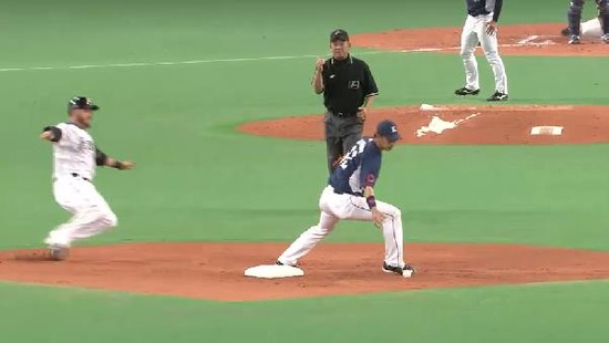 2回裏４石川併殺を浅村捕球ミス (4)