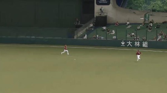 3回裏1秋山2ベース140本目 (3)