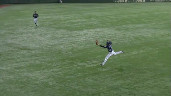 1回裏2秋山ファインプレー (2)