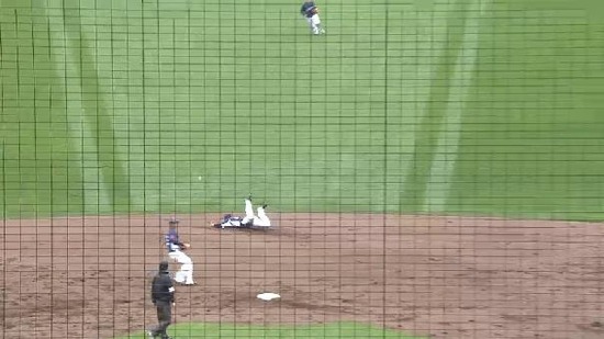 2回裏7カラバイヨタイムリー浅村負傷 (4)