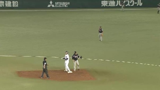 ７回裏１秋山レフトオーバー (2)