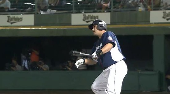 ５回表１中村通算２９９号HR９９９本ヒット (3)