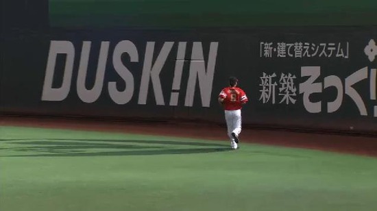 8回表3中村2点タイムリー (4)