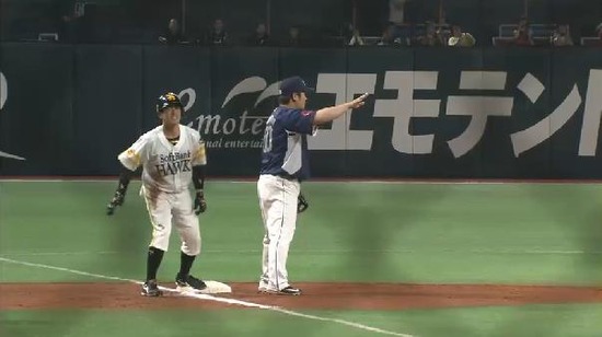 12回裏３松田２ベース３塁２塁 (4)