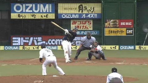 ５回表２岡田タイムリー (1)