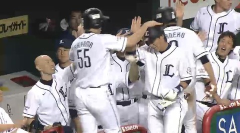 ８回裏３永江２点タイムリー２ベース (2)