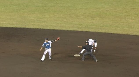 ４回裏２ランサムタイムリー２ベース (3)