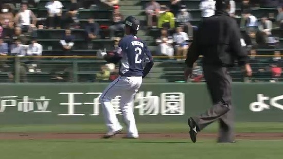 ６回表１金子四球秋山ヒット２アウト１塁２塁 (1)