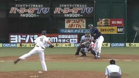 ５回表２フォアボール１塁２塁 (2)