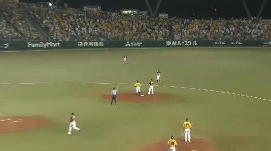 ９回裏３中村内野フライ (2)