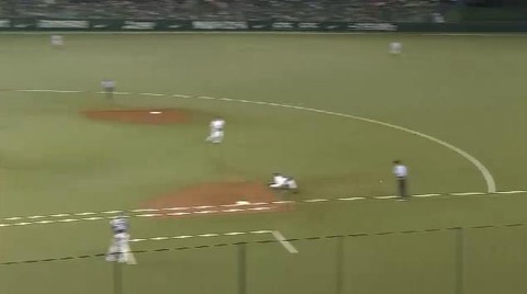 ７回表４小谷野タイムリーヒット逆転  (3)