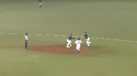 ６回表１岸 (2)